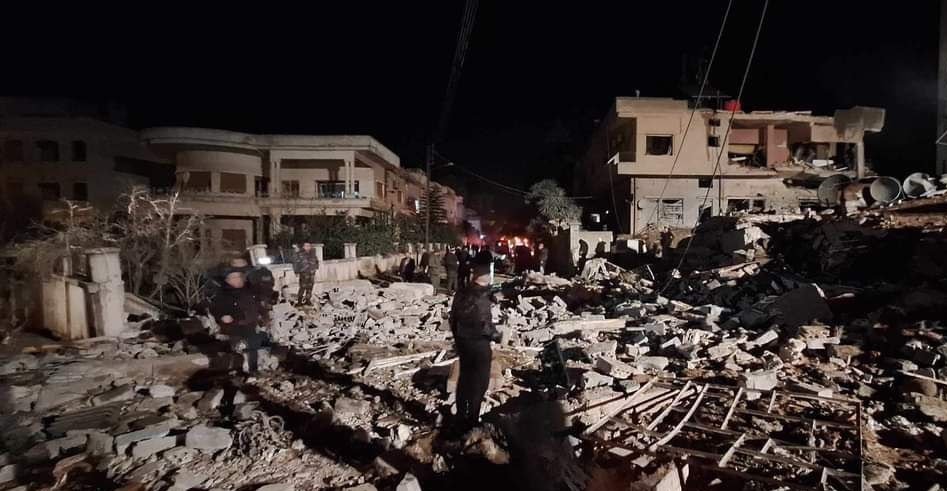 בלעדי: ישראל תקפה אמש, במרחב חומס, נכסים השייכים ל”כוח קודס” ולחטיבת האימאם חוסין, כך על פי גורם מודיעיני.